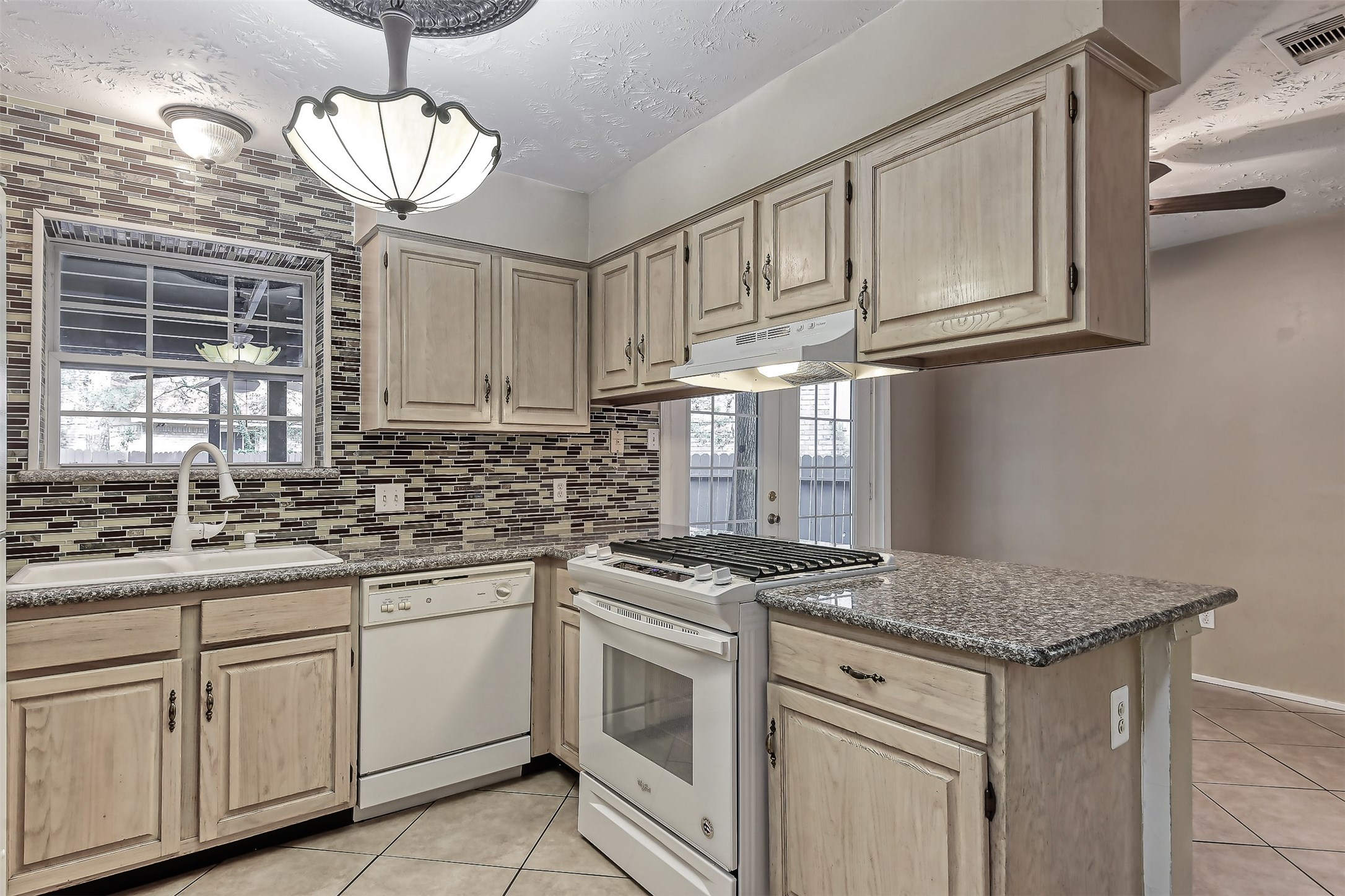 45 Coralberry Road The Woodlands, TX 77381 - Photo 12 of 23