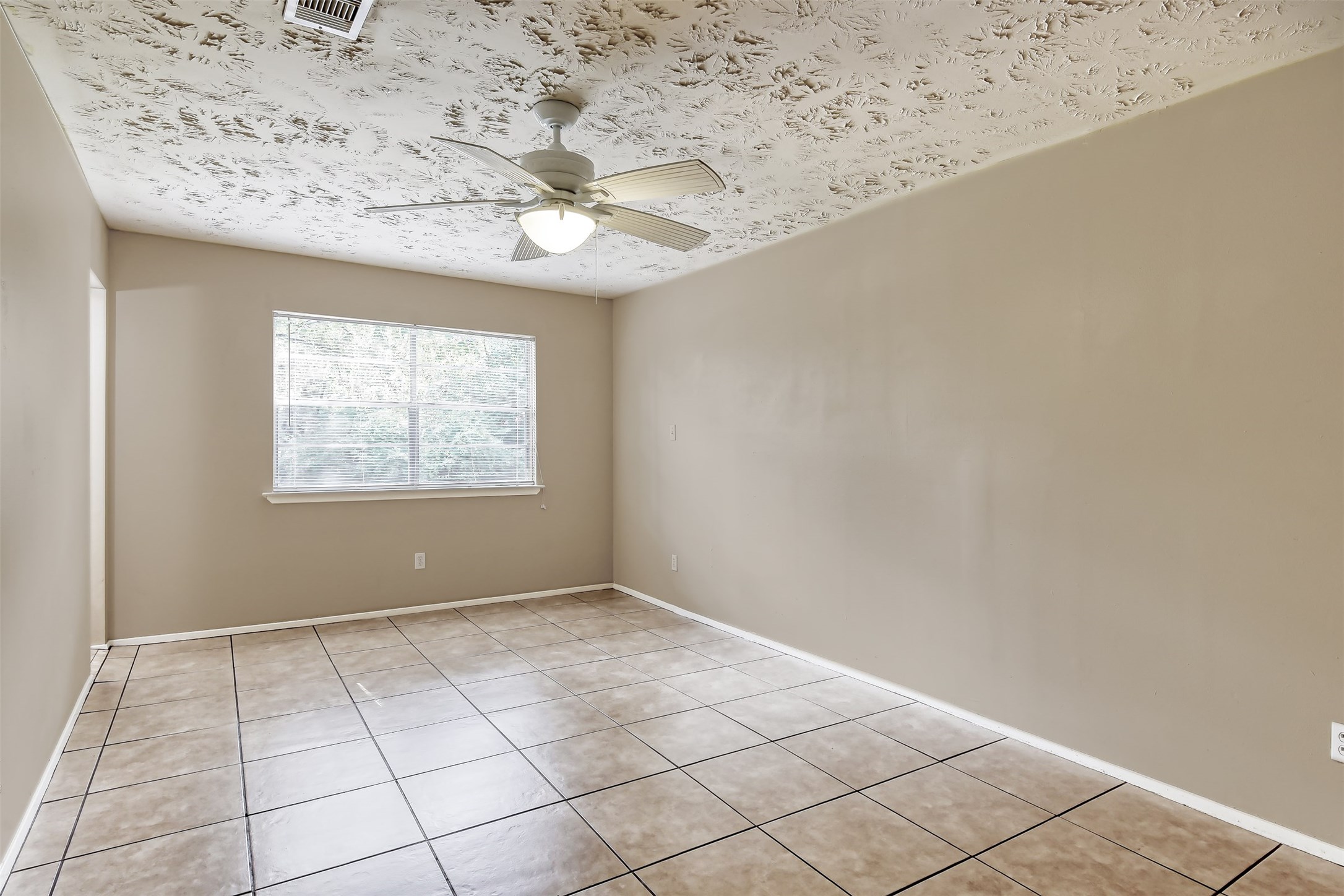 45 Coralberry Road The Woodlands, TX 77381 - Photo 15 of 23