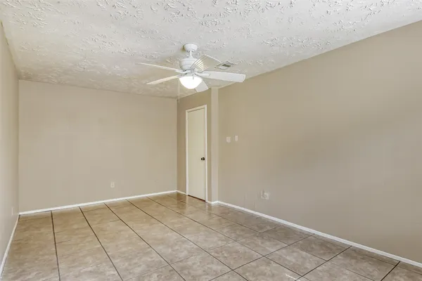 $2,200 | 45 Coralberry Road, The Woodlands, TX 77381