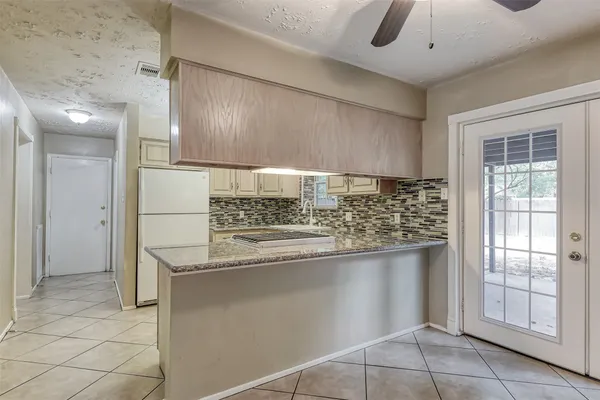 $2,200 | 45 Coralberry Road, The Woodlands, TX 77381