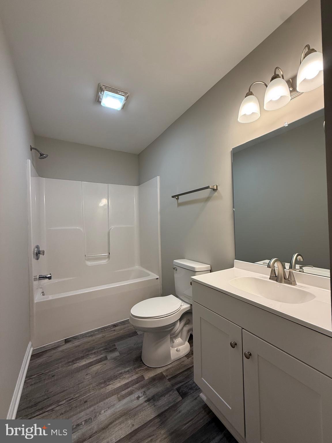 319 Chopping Road Mineral, VA 23117 - Photo 17 of 22 a bathroom with a sink toilet a bathtub and a vanity