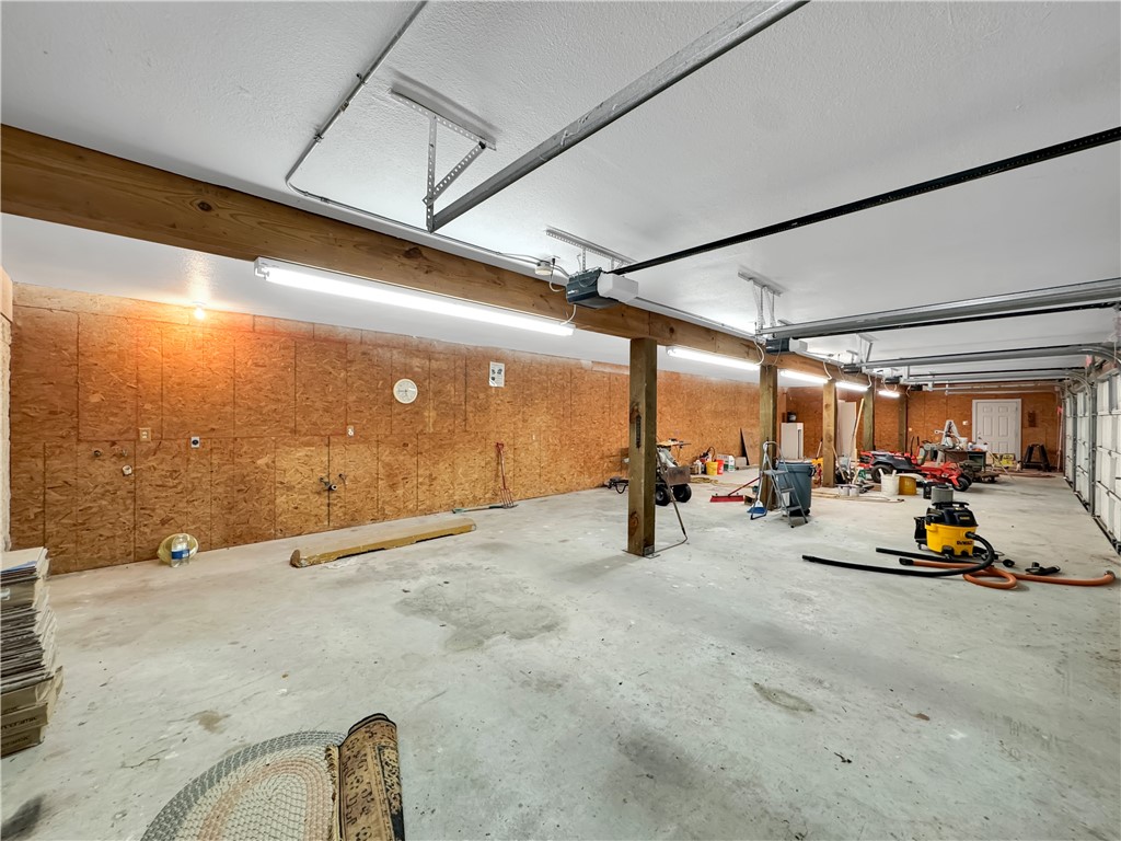 2977 Jurica Road Corpus Christi, TX 78415 - Photo 18 of 40 a view of a room with gym equipment