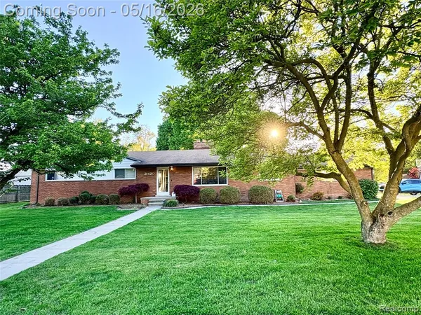$352,900 | 21420 Salisbury Avenue, Grosse Ile, MI 48138