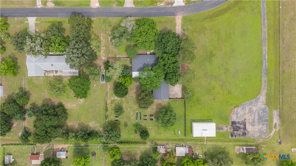 602 Bingham Road Victoria, TX 77904 - Photo 7 of 48