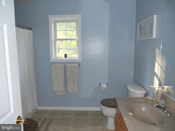 619 Old Oregon Road Front Royal, VA 22630 - Photo 7 of 23 Bath