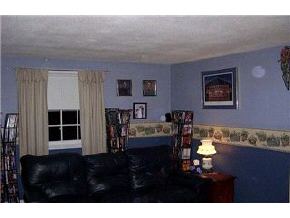 533 Mammoth Road Pelham, NH 03076 - Photo 2 of 9