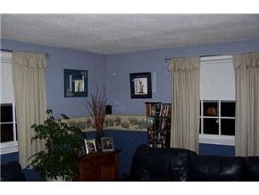 533 Mammoth Road Pelham, NH 03076 - Photo 3 of 9