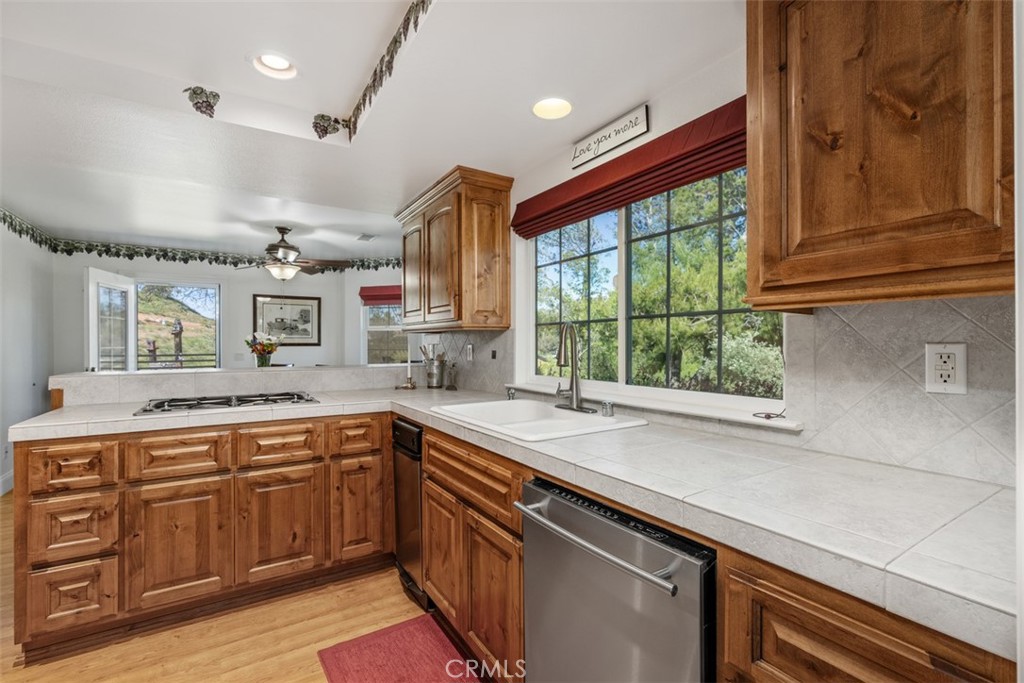 39460 Hilt Road Temecula, CA 92591 - Photo 18 of 74 Kitchen