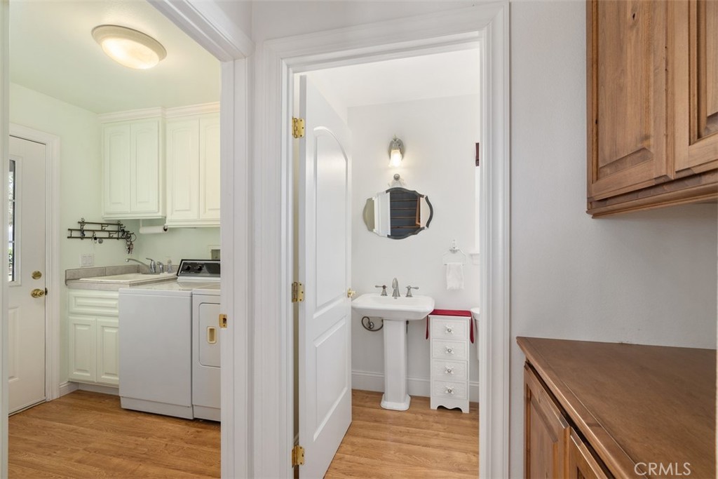 39460 Hilt Road Temecula, CA 92591 - Photo 24 of 74 a bathroom with a sink a toilet and shower