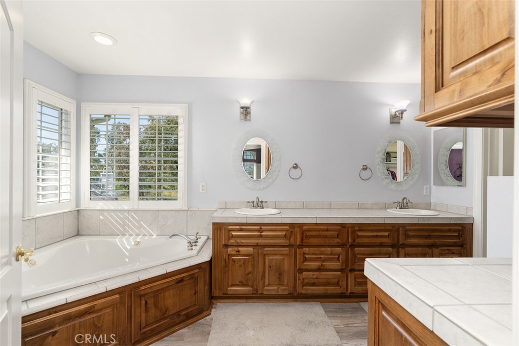 39460 Hilt Road Temecula, CA 92591 - Photo 34 of 74 a spacious bathroom with a tub sink and mirror