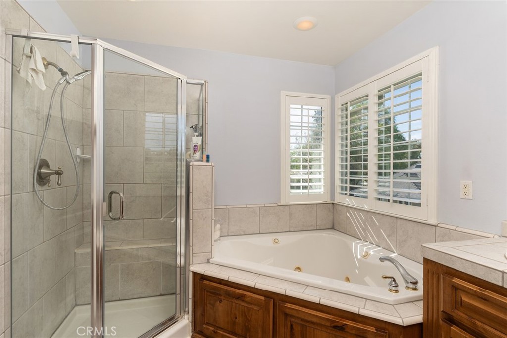 39460 Hilt Road Temecula, CA 92591 - Photo 36 of 74 Primary bath