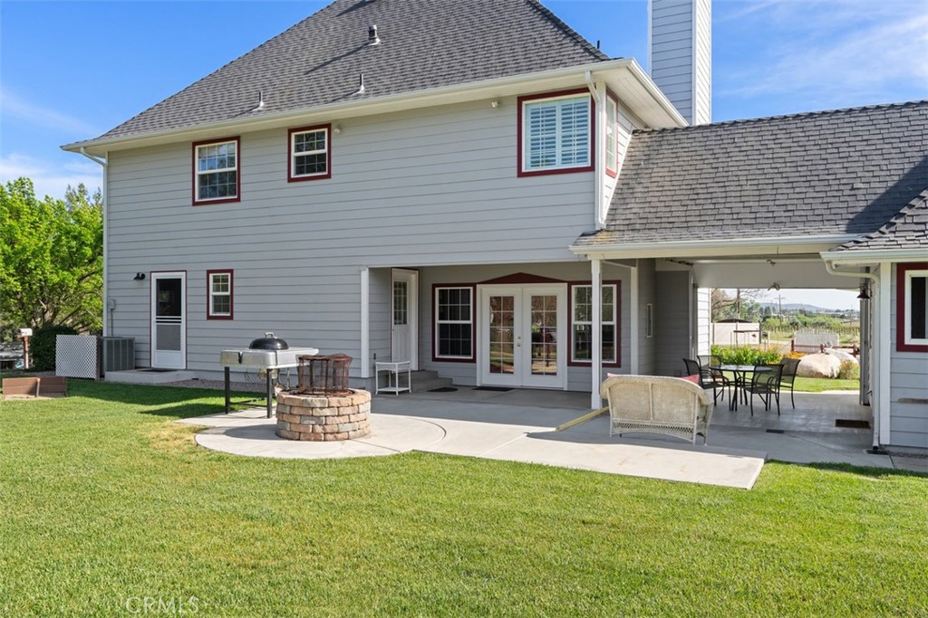 39460 Hilt Road Temecula, CA 92591 - Photo 47 of 74 Rear of home with connecting breezeway to garage