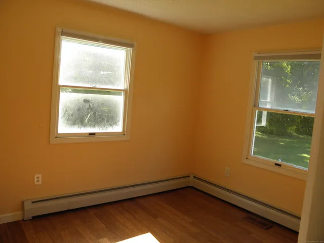 $327,500 | 1089 Hopeville Road, Griswold, CT 06351