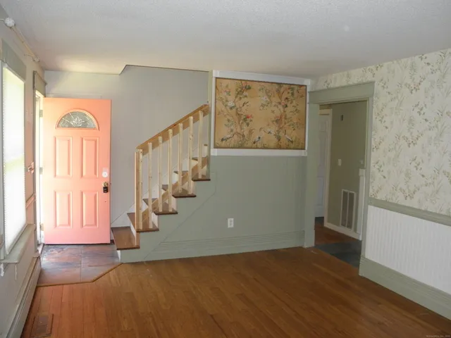 $327,500 | 1089 Hopeville Road, Griswold, CT 06351