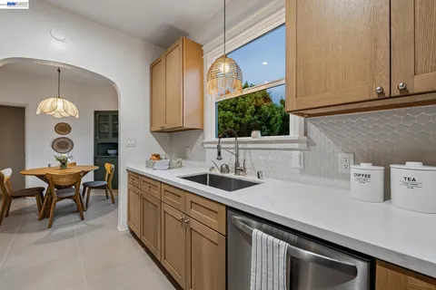 $849,000 | 467 Santa Clara Avenue, Alameda, CA 94501