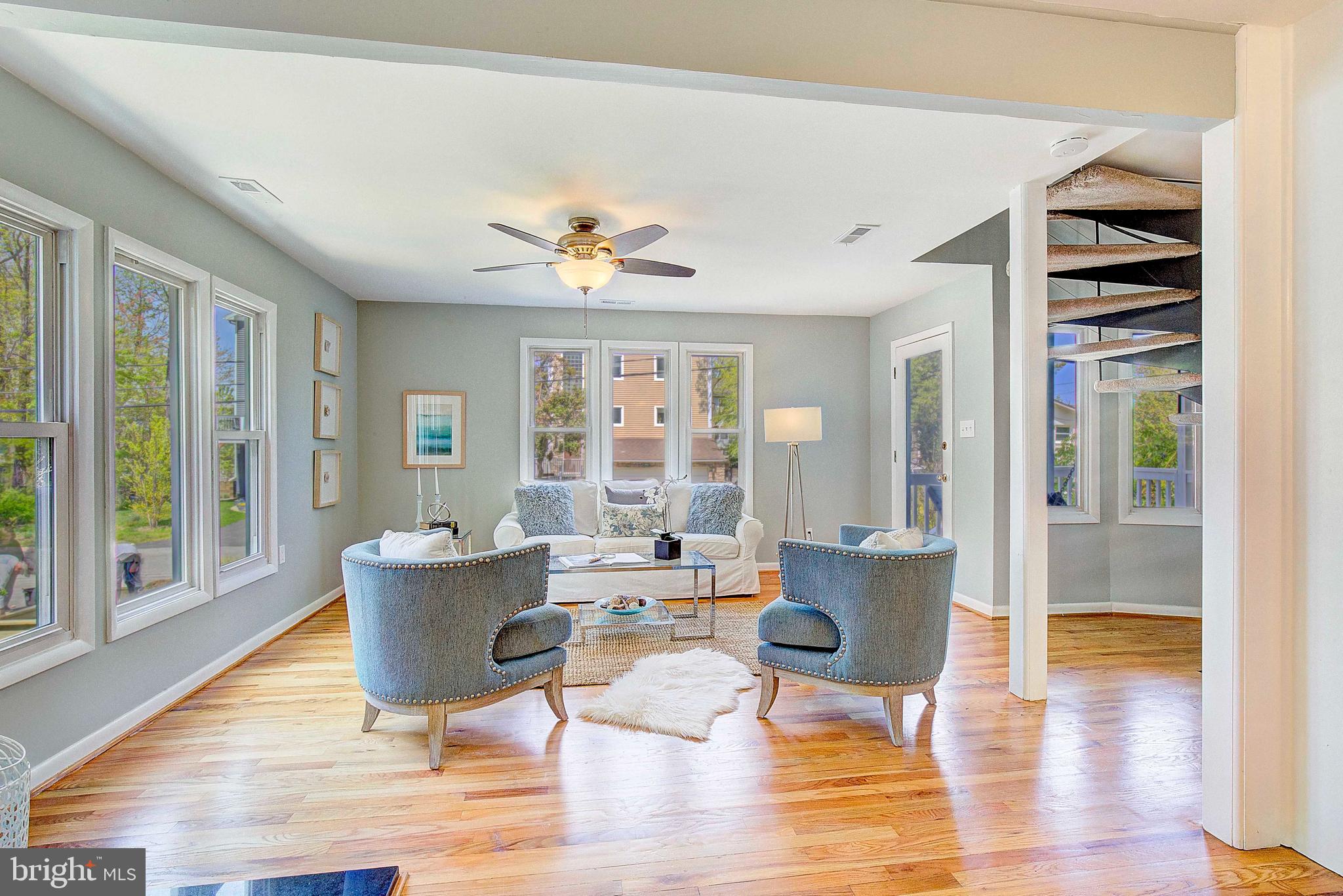 1427 Howard Road Annapolis, MD 21403 - Photo 11 of 54 Living Room