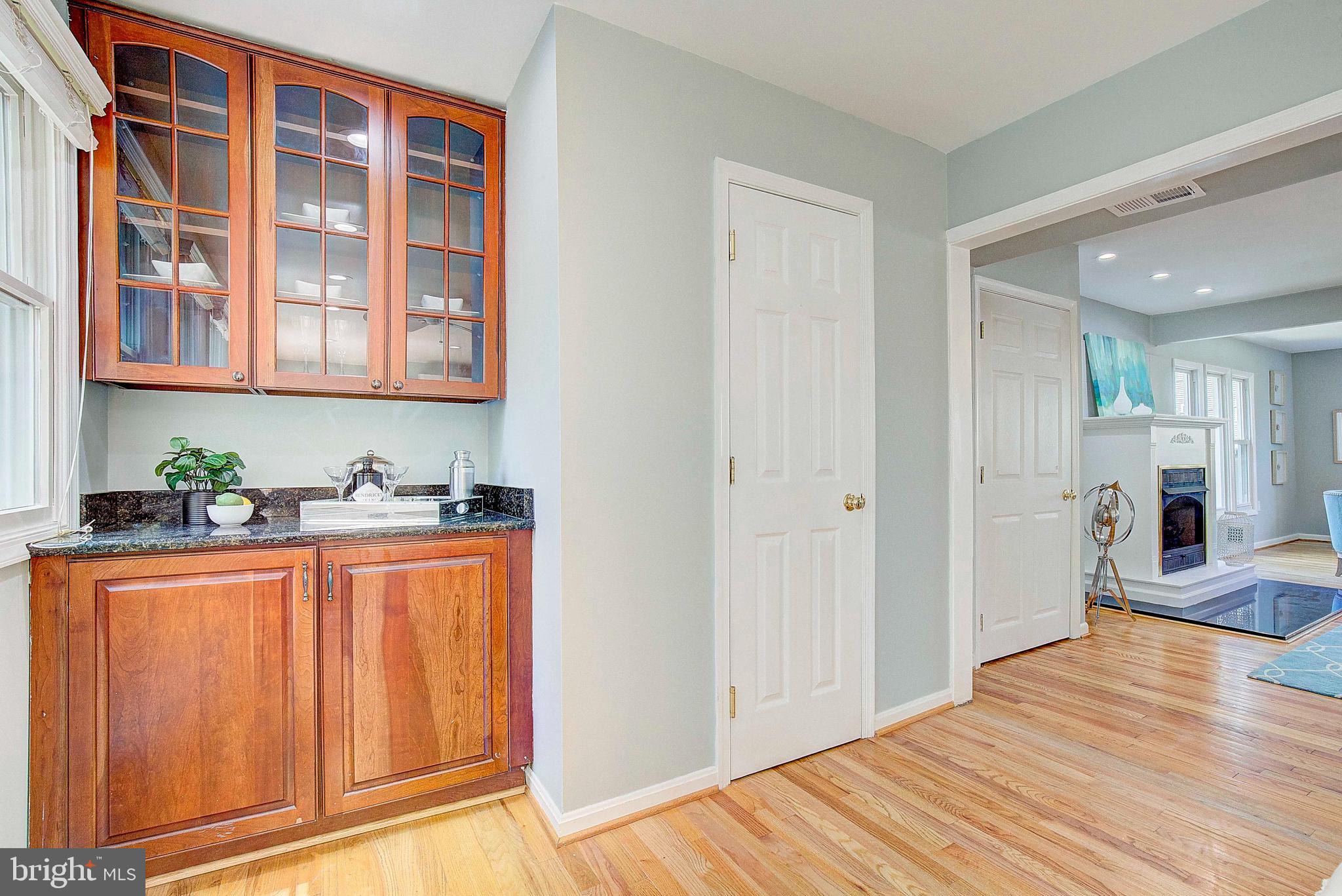 1427 Howard Road Annapolis, MD 21403 - Photo 18 of 54 Built-In Dry Bar