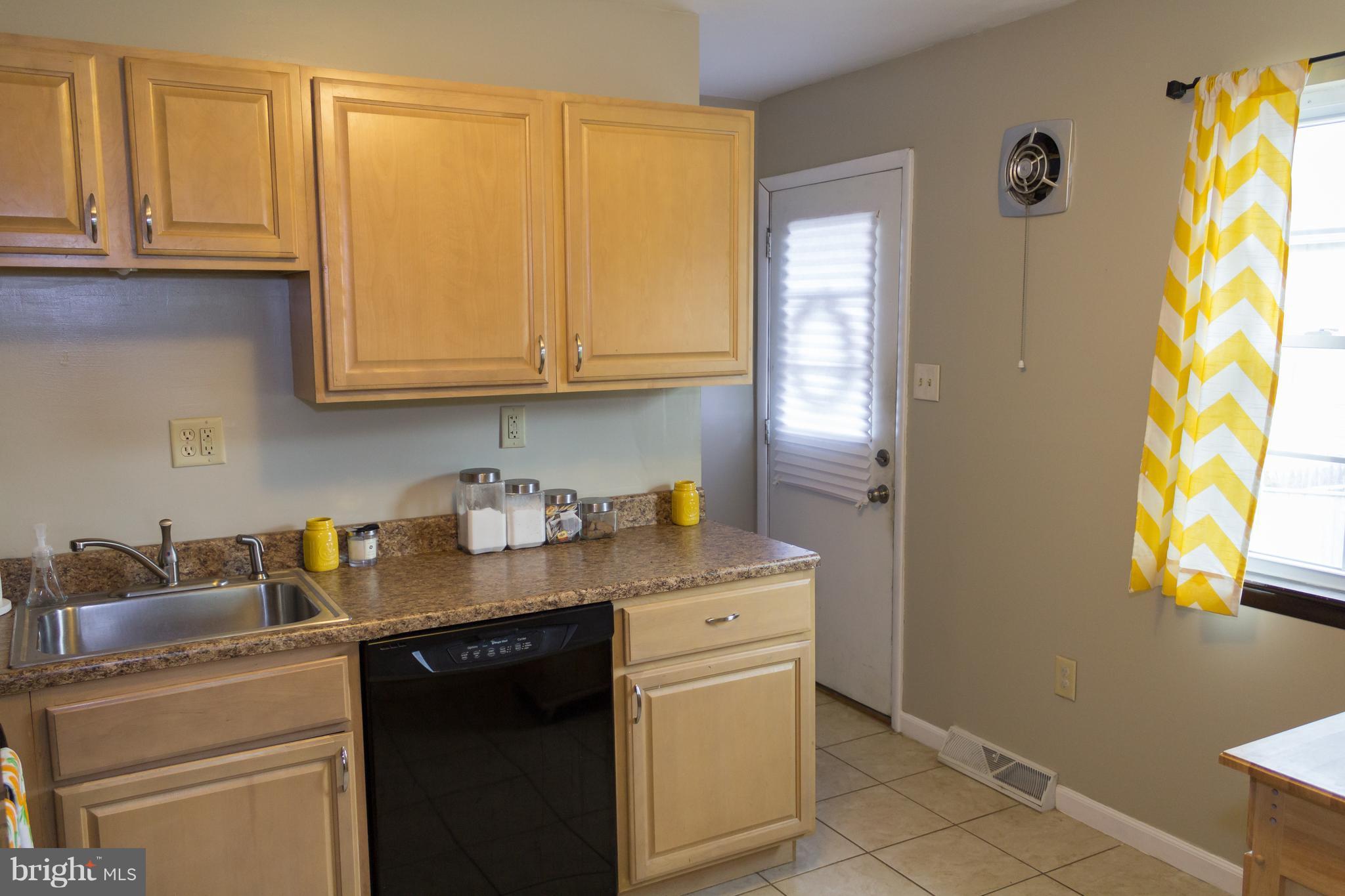 414 Holy Cross Road Baltimore, MD 21225 - Photo 4 of 23 Kitchen