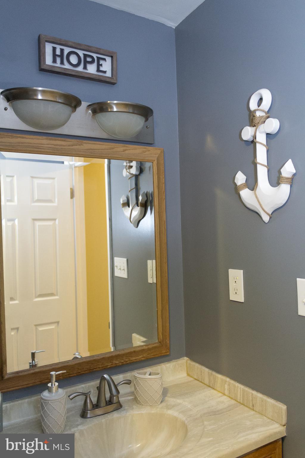 414 Holy Cross Road Baltimore, MD 21225 - Photo 10 of 23 Bath