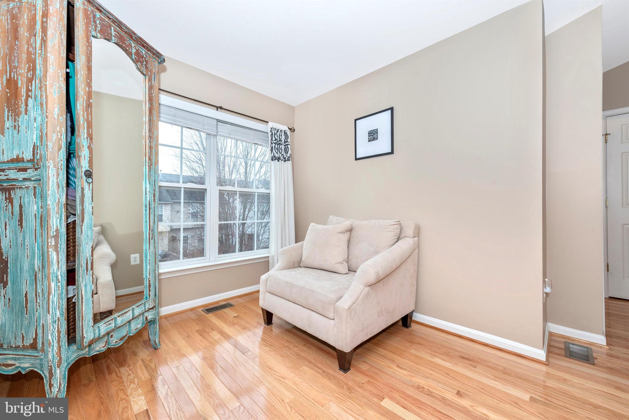 152 Fieldstone Court Frederick, MD 21702 - Photo 22 of 43 Owners suite sitting area