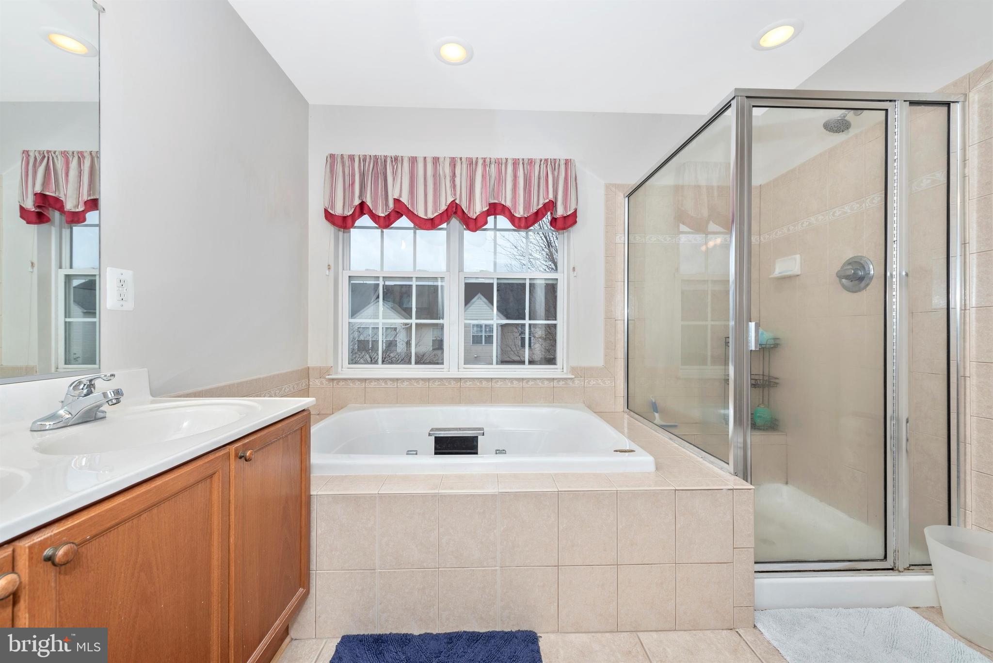 152 Fieldstone Court Frederick, MD 21702 - Photo 24 of 43 Master bath with soaking tub
