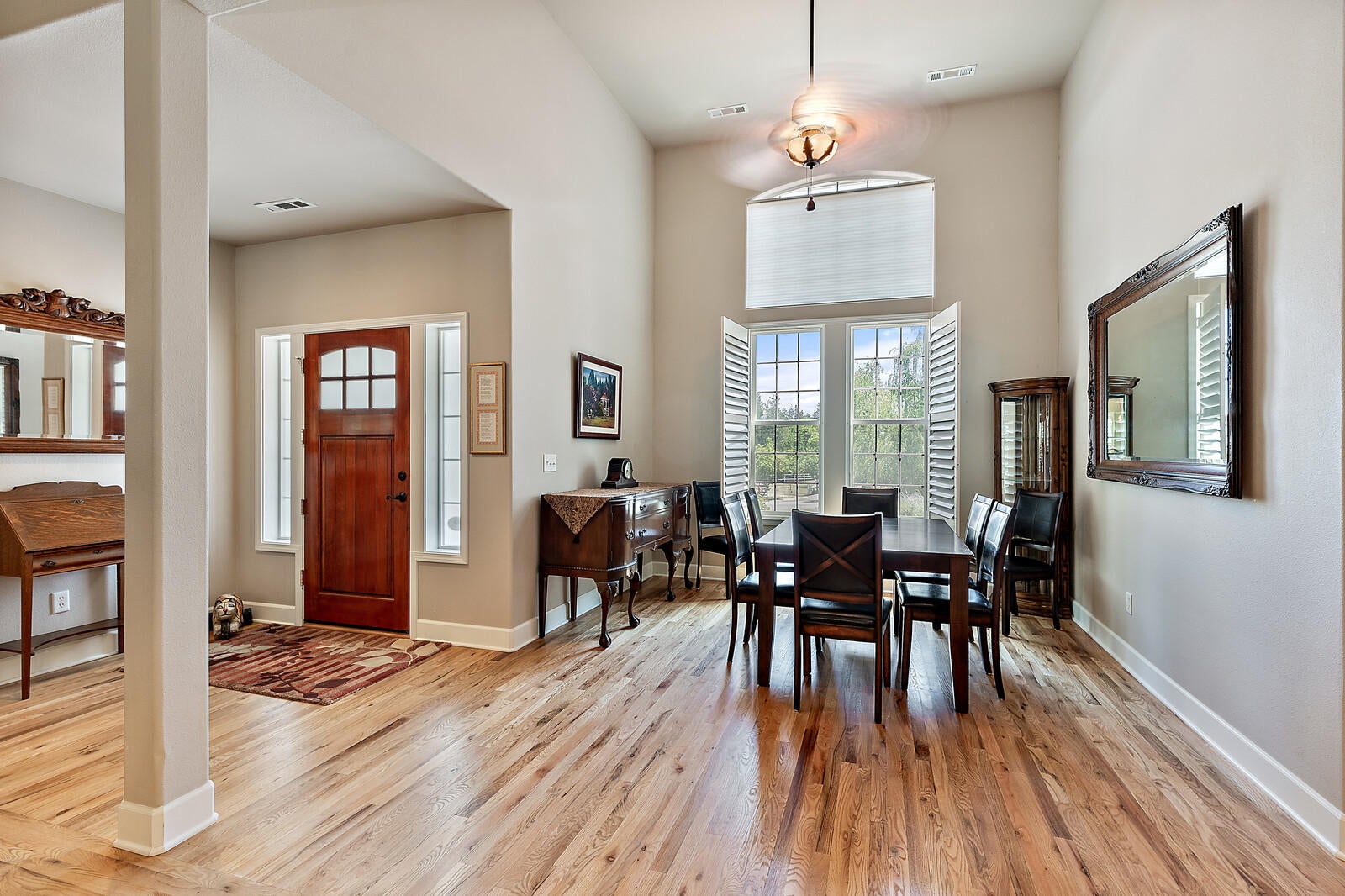 2056 Knowles Road Medford, OR 97501 - Photo 6 of 35 Formal dining room off the entry