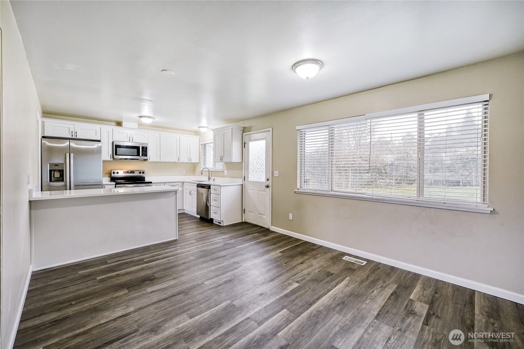 8047 South 117th Street Seattle, WA 98178 - Photo 11 of 28