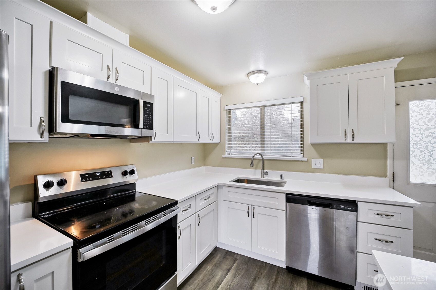 8047 South 117th Street Seattle, WA 98178 - Photo 14 of 28