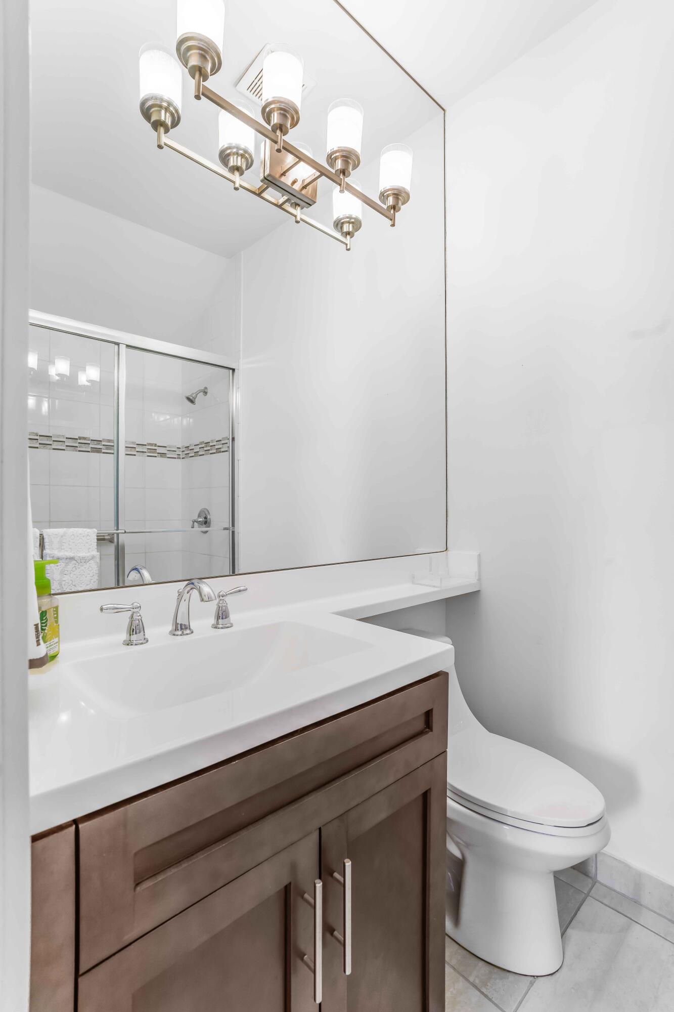 15405 Blue River Road Delray Beach, FL 33446 - Photo 7 of 58 MAIN FLOOR BATHROOM