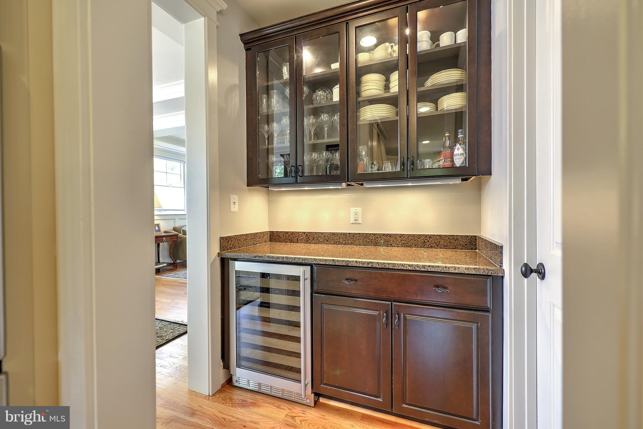 5813 Ipswich Road Bethesda, MD 20814 - Photo 7 of 30 Interior (General)