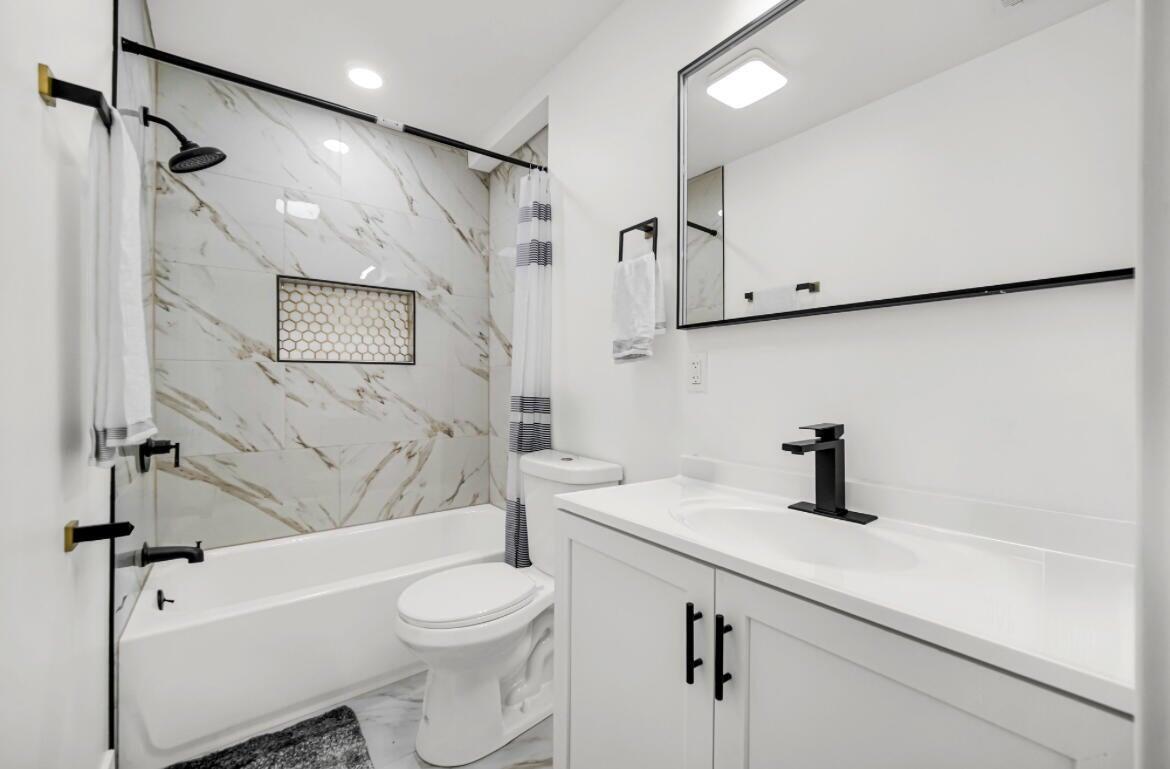 4514 East 10th Avenue Gary, IN 46403 - Photo 8 of 14 a bathroom with a sink a toilet and a bathtub
