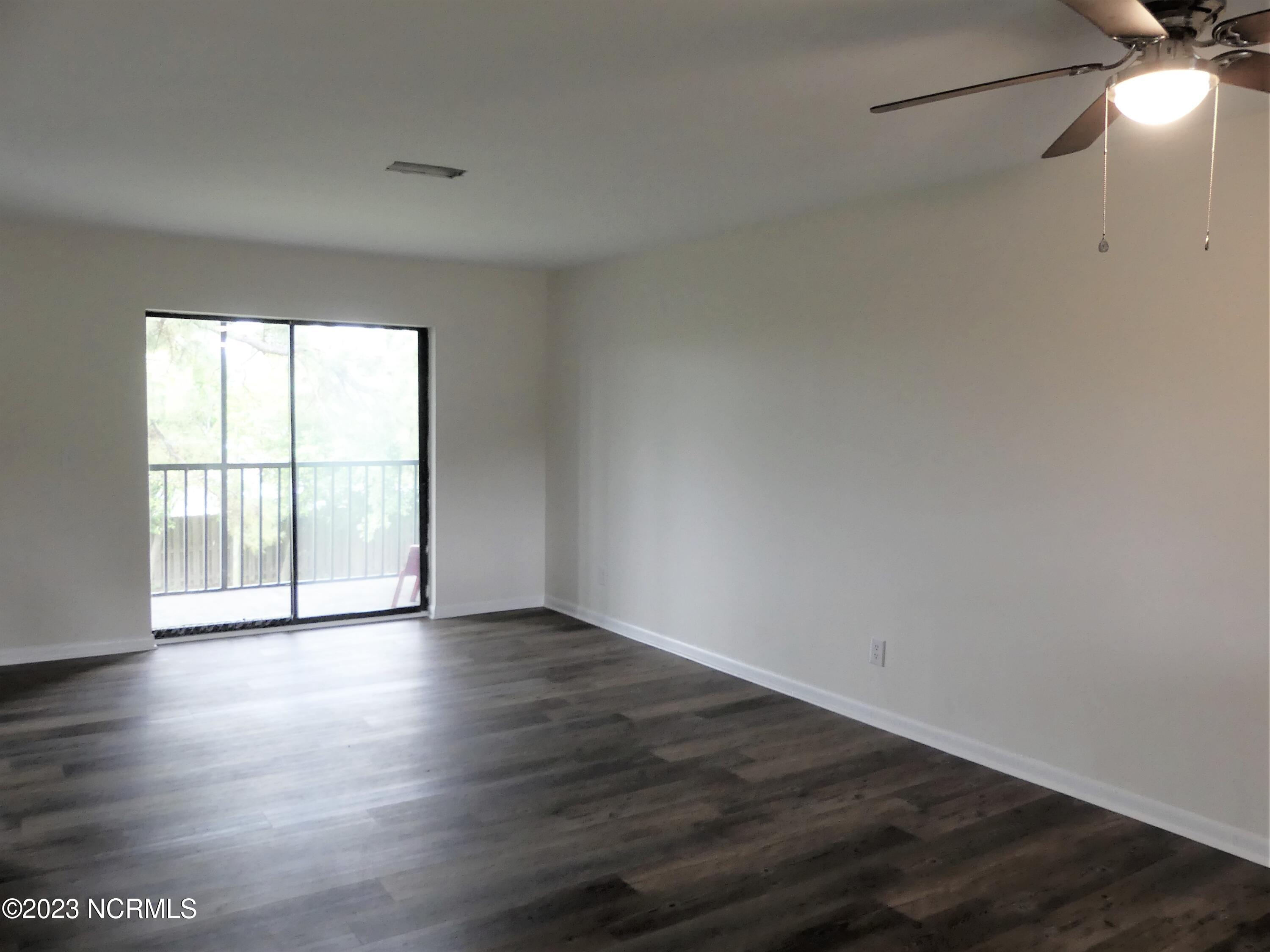4491 Holly Tree Road, Unit 507 Wilmington, NC 28412 - Photo 8 of 20 Living area