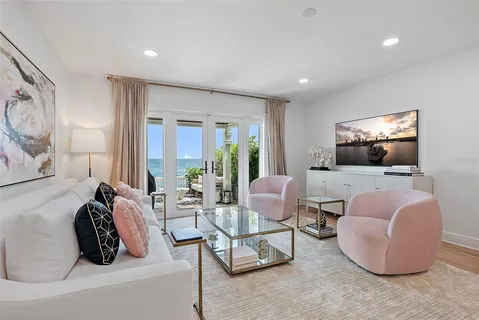 $599,000 | 4966 Coquina Key Drive Southeast, St. Petersburg, FL 33705