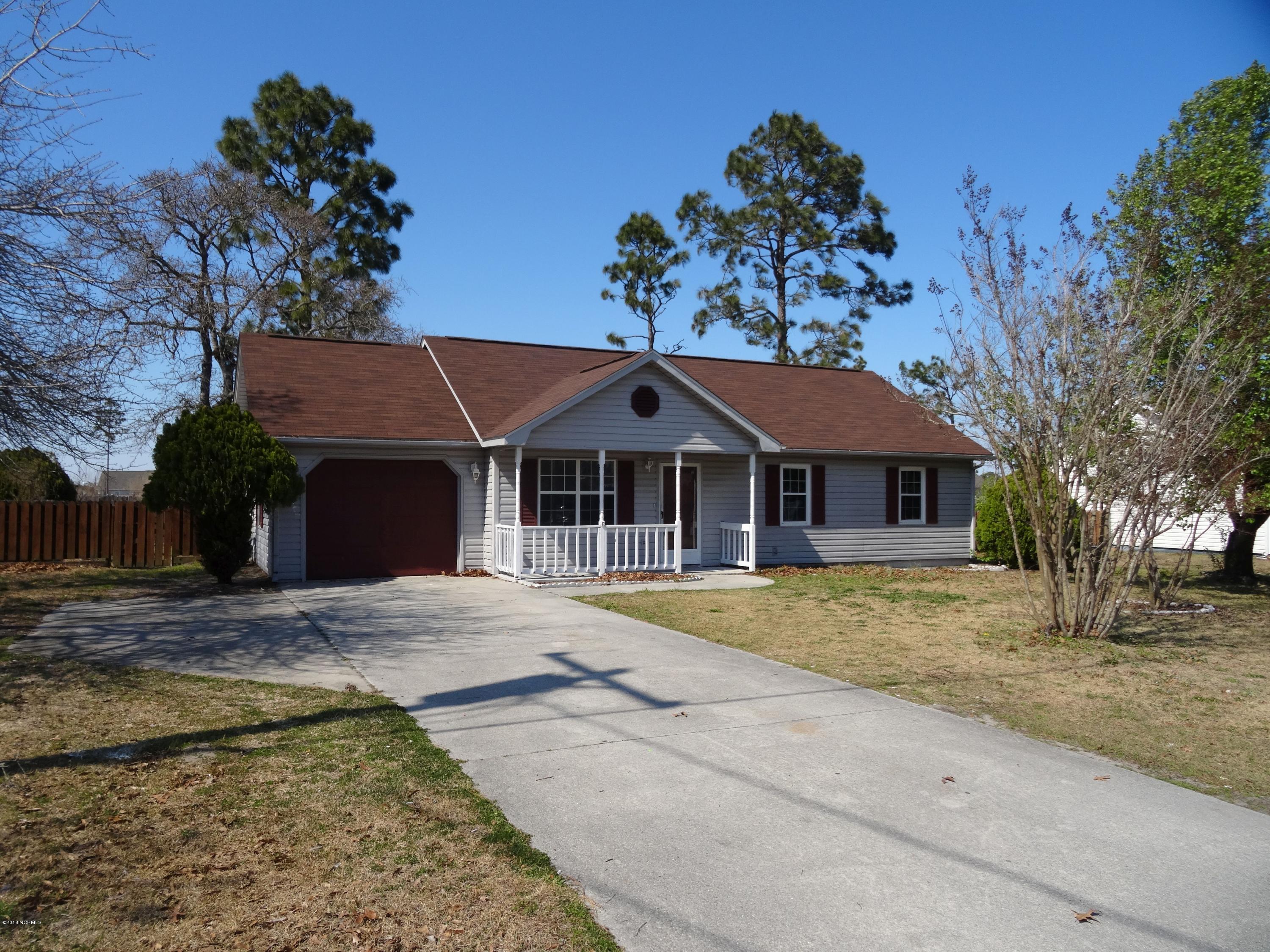 311 Crown Point Road Hubert, NC 28539 - Photo 1 of 25 Front 3