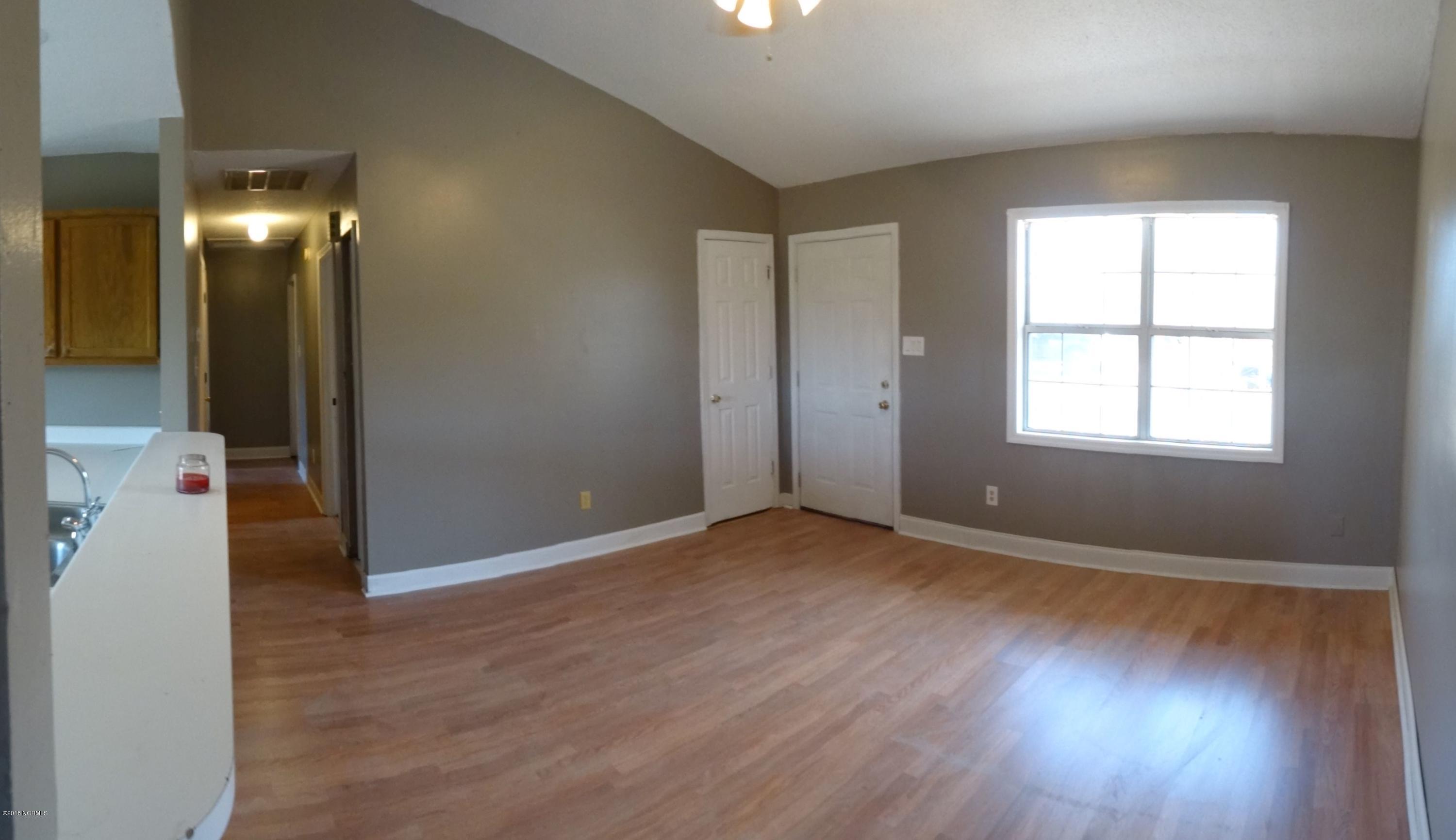 311 Crown Point Road Hubert, NC 28539 - Photo 5 of 25 Living 2
