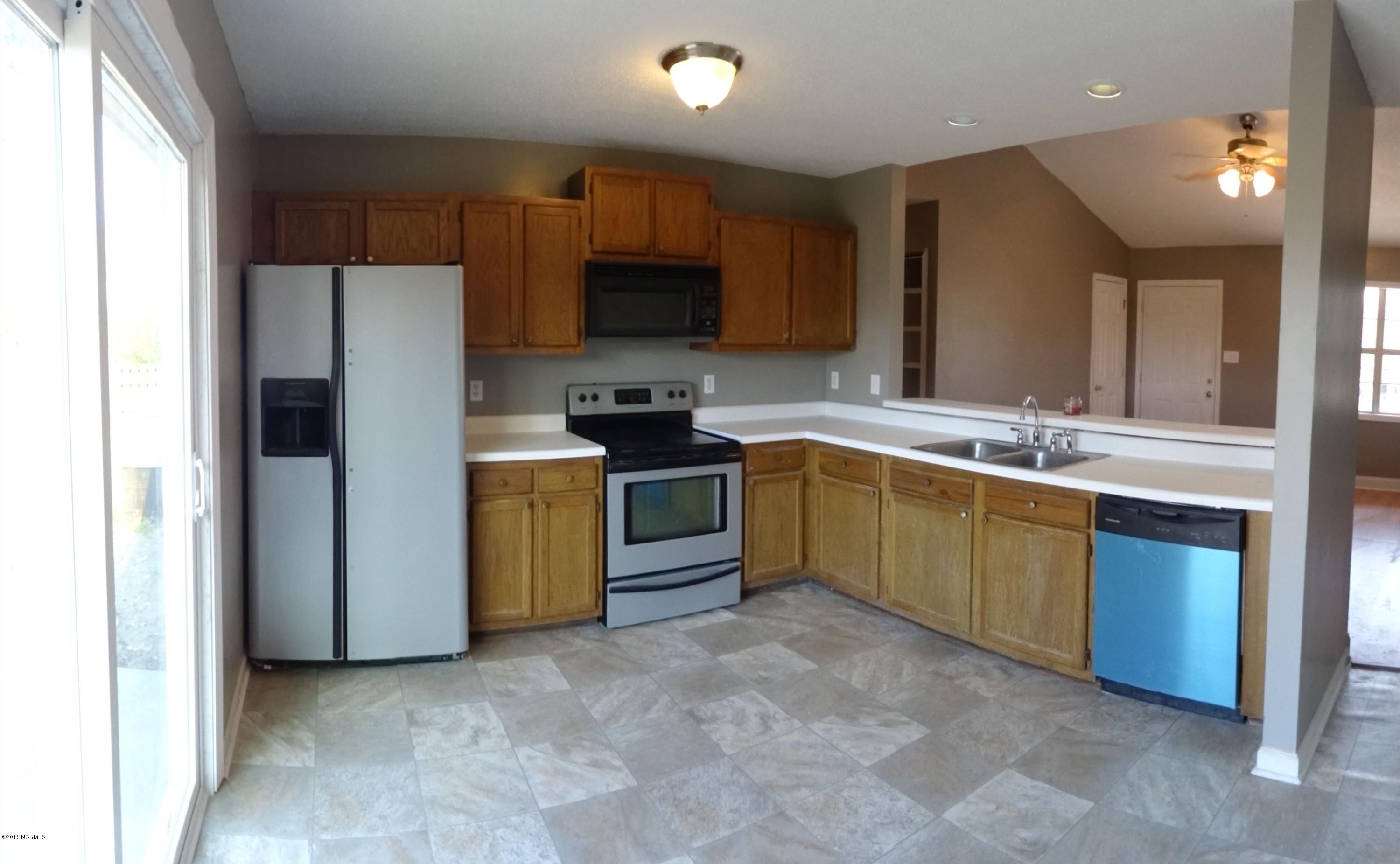 311 Crown Point Road Hubert, NC 28539 - Photo 7 of 25 Kitchen