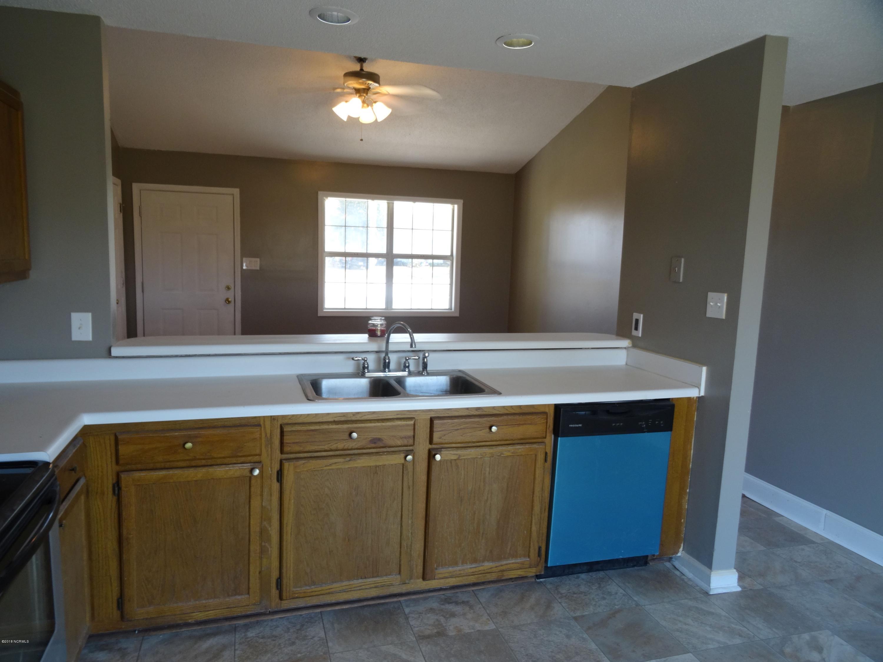 311 Crown Point Road Hubert, NC 28539 - Photo 8 of 25 Kitchen 3