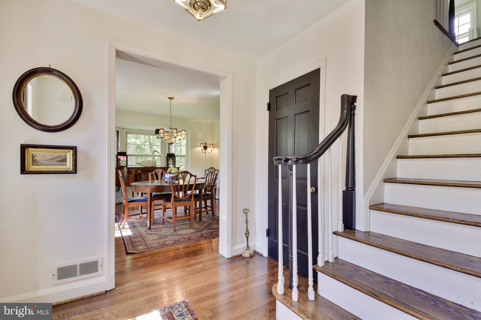 902 Navy Road Baltimore, MD 21204 - Photo 7 of 30 Entrance hallway