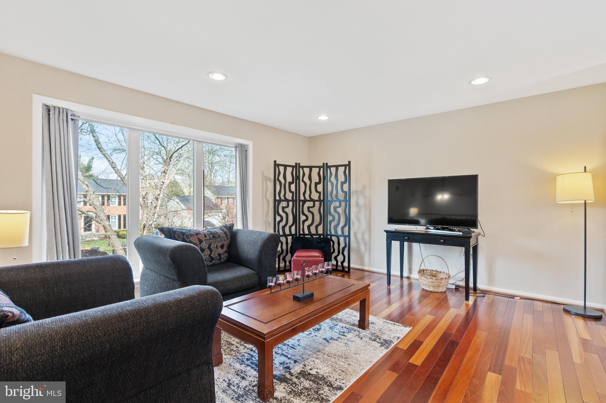 8307 Crown Court Road Alexandria, VA 22308 - Photo 3 of 48