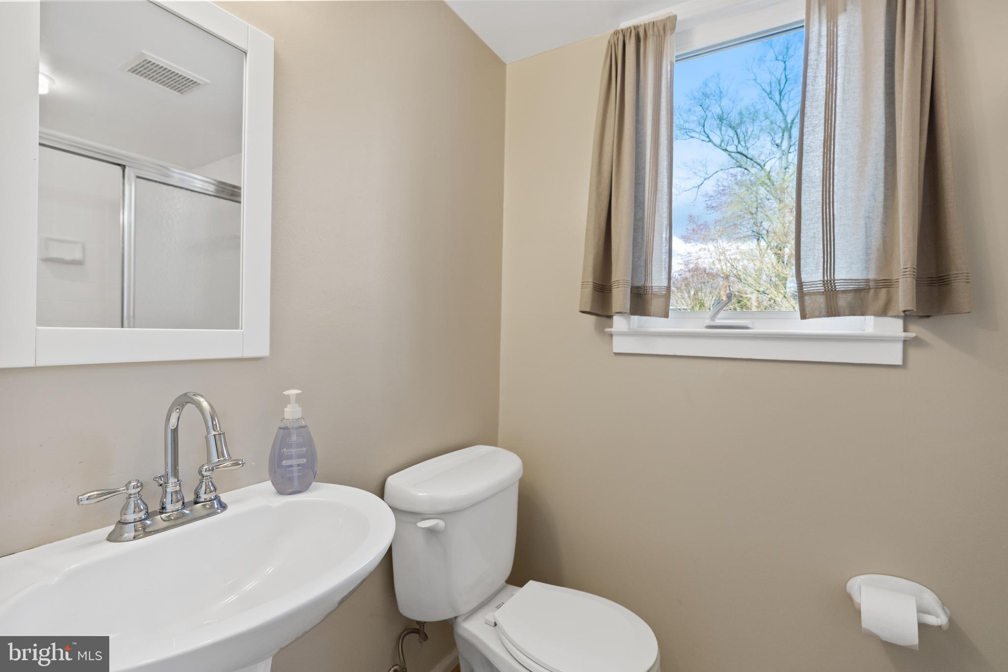 8307 Crown Court Road Alexandria, VA 22308 - Photo 34 of 48