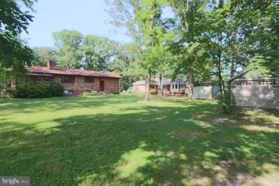 6429 Lignum Street Springfield, VA 22150 - Photo 23 of 29 a house view with a sitting space and garden view
