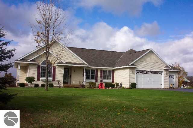 542 South Rusch Road Traverse City, MI 49696 - Photo 1 of 9 1670110.JPG