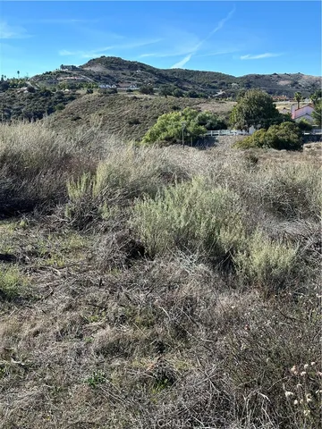 a view of a dry field