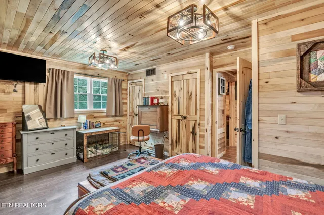 $264,900 | 615 East Robbins Road, Robbins, TN 37852