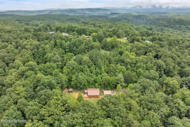 $264,900 | 615 East Robbins Road, Robbins, TN 37852