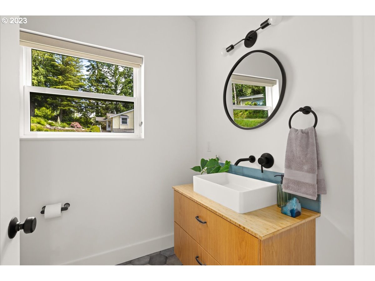 2108 Southwest Mossy Brae Road West Linn, OR 97068 - Photo 28 of 46 Gallery Image 28