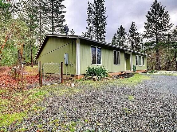 1725 Summit Loop Grants Pass, OR 97527 - Photo 27 of 37 100
