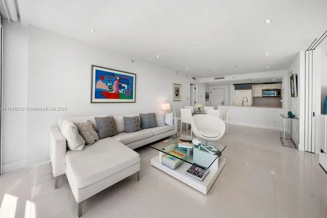 $1,575,000 | 6801 Collins Avenue, Unit 1206, Miami Beach, FL 33141