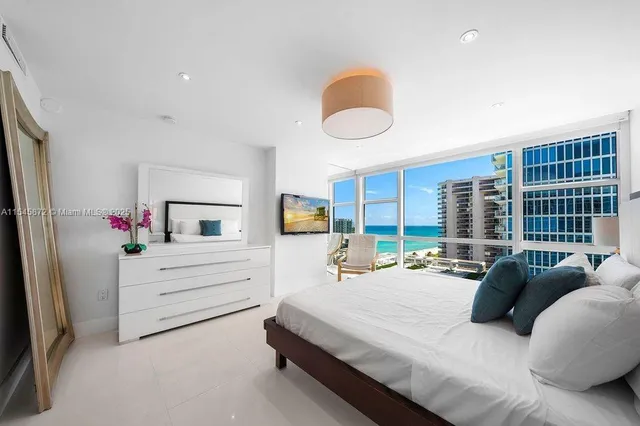 $1,575,000 | 6801 Collins Avenue, Unit 1206, Miami Beach, FL 33141