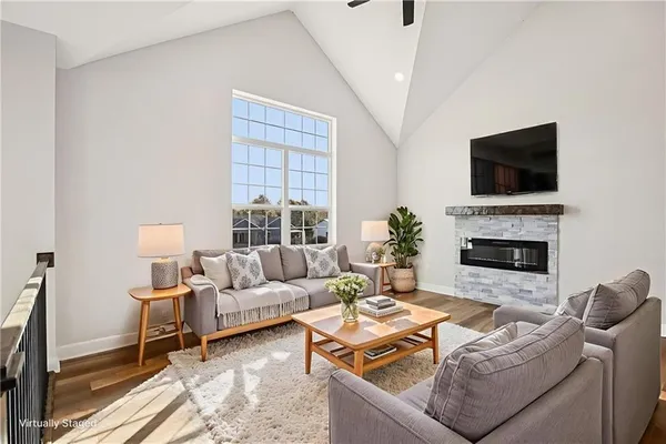 $385,000 | 309 Northeast 51st Road, Warrensburg, MO 64093